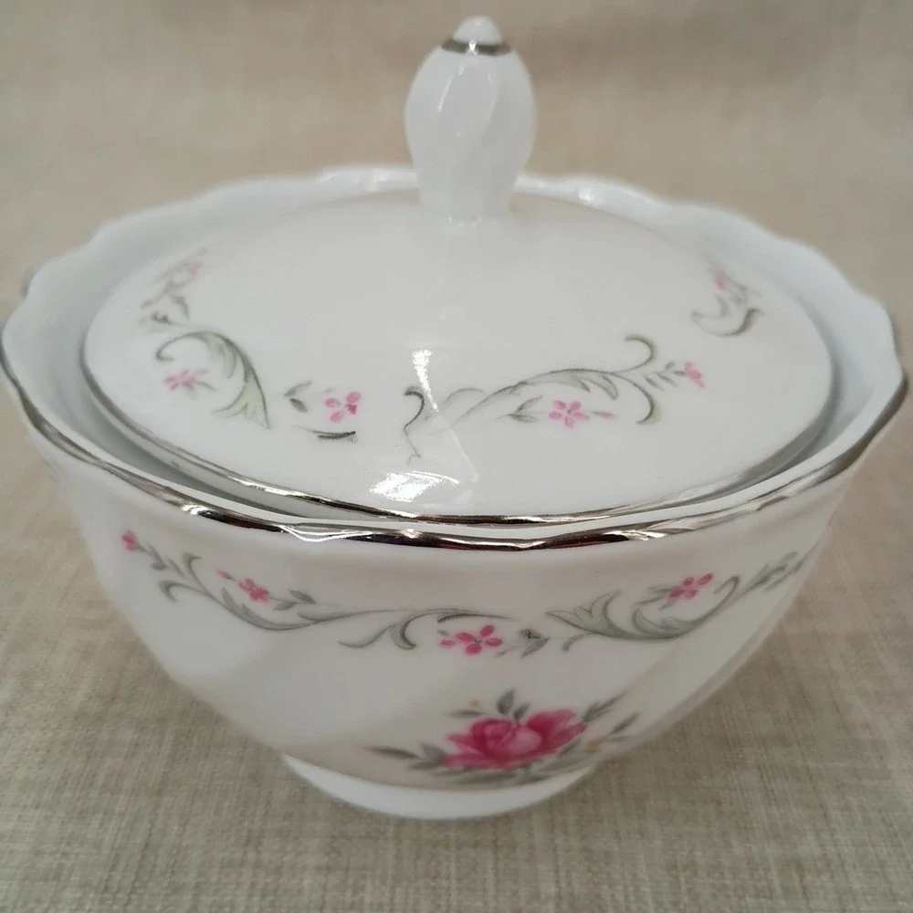Fine China of Japan royal swirl